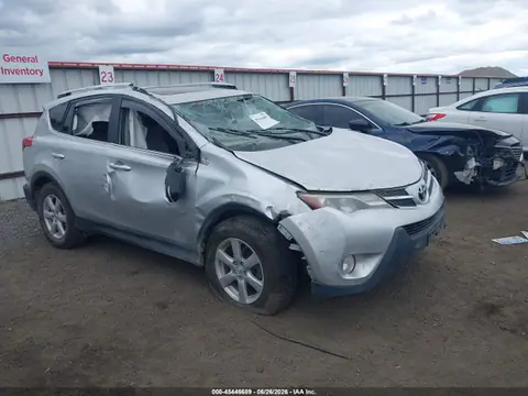 2T3DFREV0FW319881 — 2015 Toyota RAV4 Limited, Естественный износ (Normal Wear & Tear), фото до ремонта