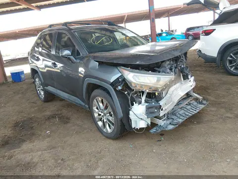2T3C1RFV8MC160423 — 2021 Toyota RAV4 XLE Premium, Передняя часть (Front End), фото до ремонта