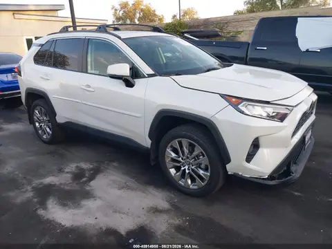 2T3A1RFV7MW226272 — 2021 Toyota RAV4 XLE Premium, Передняя часть (Front End), фото до ремонта