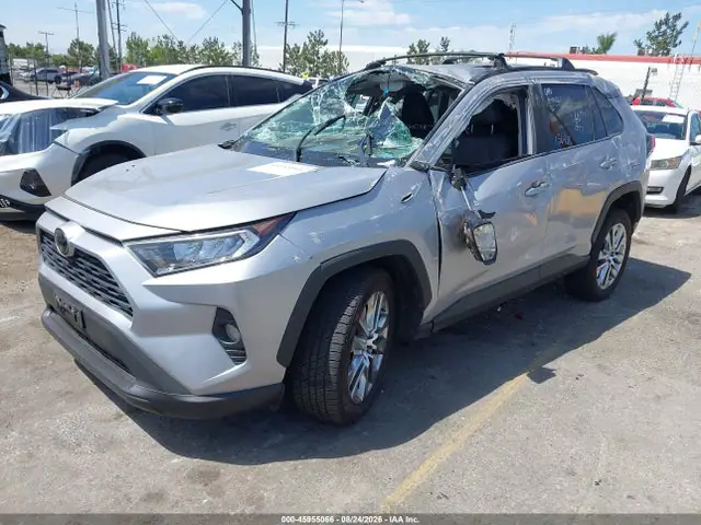 2T3C1RFV1MC136481 — 2021 Toyota RAV4 XLE Premium, фото 2 с аукциона IAAI 29.09.2026, Опрокидывание