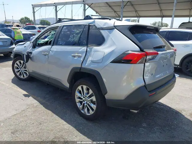2T3C1RFV1MC136481 — 2021 Toyota RAV4 XLE Premium, фото 3 с аукциона IAAI 29.09.2026, Опрокидывание
