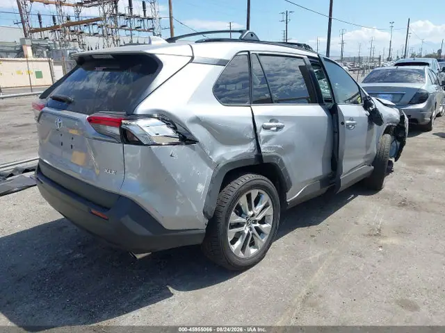 2T3C1RFV1MC136481 — 2021 Toyota RAV4 XLE Premium, фото 4 с аукциона IAAI 29.09.2026, Опрокидывание