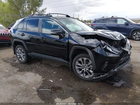 2T3C1RFV2RW345959 — 2024 Toyota RAV4 XLE Premium, Передняя часть (Front End), фото до ремонта