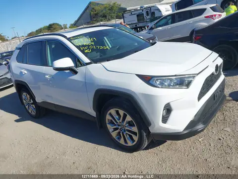 2T3R1RFVXKW027359 — 2019 Toyota RAV4 XLE/XLE Premium, Передняя часть (Front), фото до ремонта