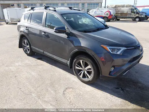 2T3RFREV2GW460832 — 2016 Toyota RAV4 XLE, Задняя часть, фото до ремонта