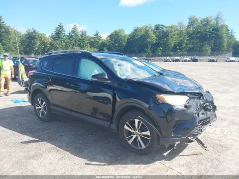 2T3RFREV0HW681007 — 2017 Toyota RAV4 XLE, Передняя часть (Front & Rear), фото до ремонта
