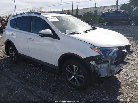 2T3RFREV4HW650956 — 2017 Toyota RAV4 XLE, Передняя часть (Front & Rear), фото до ремонта