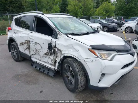 2T3RFREV3JW800688 — 2018 Toyota RAV4 XLE, Передняя часть слева (Left Front), фото до ремонта