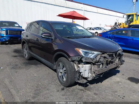 2T3RFREV5JW792965 — 2018 Toyota RAV4 XLE, Передняя часть (Front End), фото до ремонта