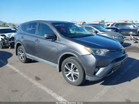 JTMWFREV1JJ172342 — 2018 Toyota RAV4 XLE, Пресная вода (Fresh Water), фото до ремонта