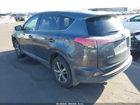 2018 Toyota Rav4 Xle VIN JTMWFREV1JJ172342 фото 3