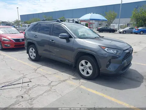 2T3W1RFV5KC025815 — 2019 Toyota RAV4 XLE, Вандализм (Vandalized), фото до ремонта
