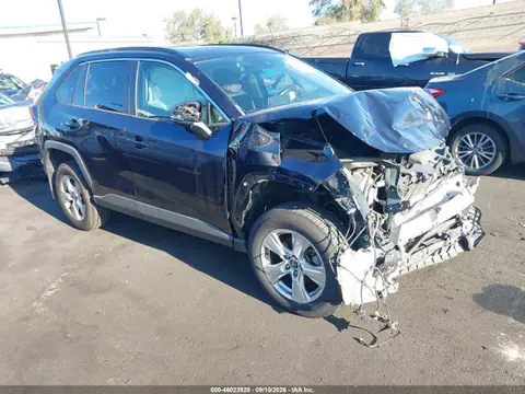 2T3W1RFVXKW001167 — 2019 Toyota RAV4 XLE, Передняя часть (Front End), фото до ремонта
