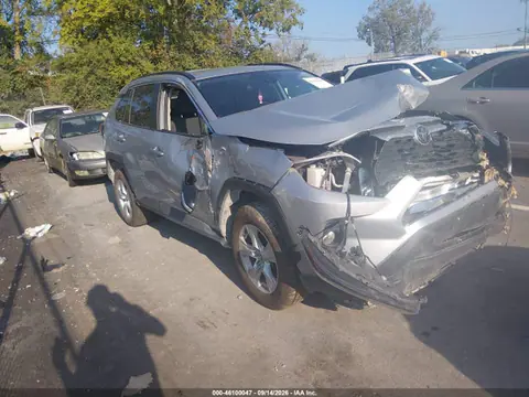 2T3P1RFV6KW055294 — 2019 Toyota RAV4 XLE, Передняя часть (Front End), фото до ремонта