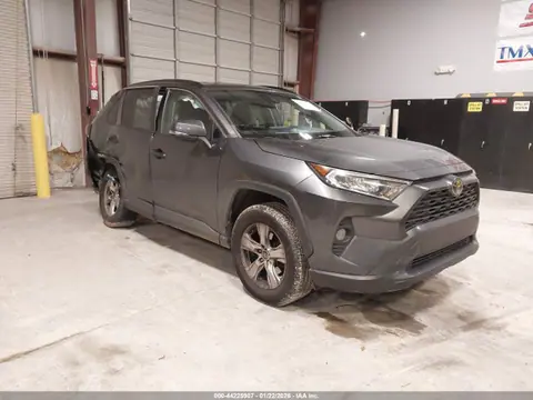 2T3W1RFV4MC124290 — 2021 Toyota RAV4 XLE, Правый бок (Right Side), фото до ремонта