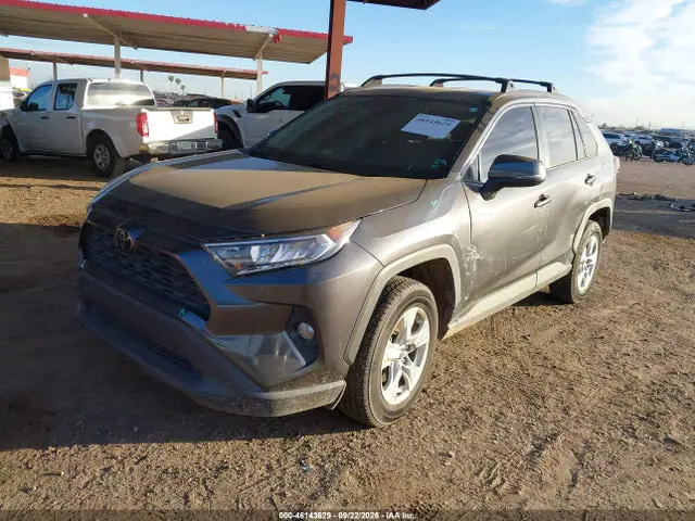 2T3W1RFV3MC133045 — 2021 Toyota RAV4 XLE, фото 2 с аукциона IAAI 13.10.2026, Левый бок