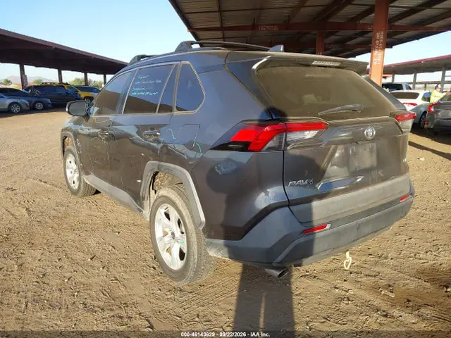 2T3W1RFV3MC133045 — 2021 Toyota RAV4 XLE, фото 3 с аукциона IAAI 13.10.2026, Левый бок