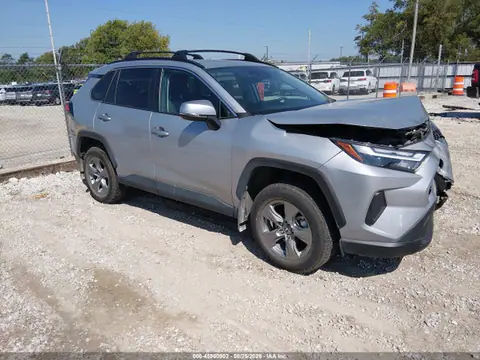 2T3P1RFV3RC482136 — 2024 Toyota RAV4 XLE, Передняя часть (Front End), фото до ремонта