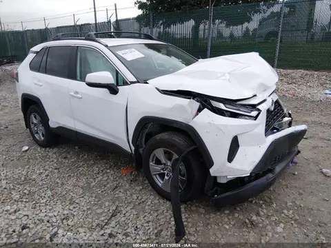 2T3P1RFV4SW621632 — 2025 Toyota RAV4 XLE, Передняя часть (Front End), фото до ремонта