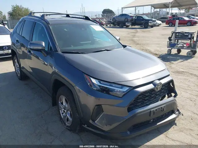 2T3P1RFV5SC528961 — 2025 Toyota RAV4 XLE, Передняя часть слева (Left Front), фото до ремонта