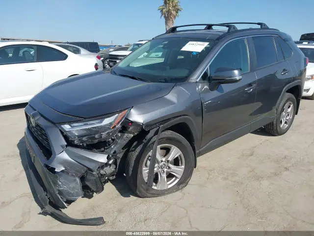 2T3P1RFV5SC528961 — 2025 Toyota RAV4 XLE, фото 2 с аукциона IAAI 30.09.2026, Передняя часть слева