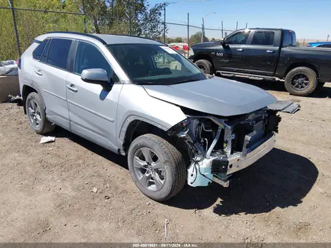 2T3P1RFV5SW628153 — 2025 Toyota RAV4 XLE, Передняя часть (Front End), фото до ремонта