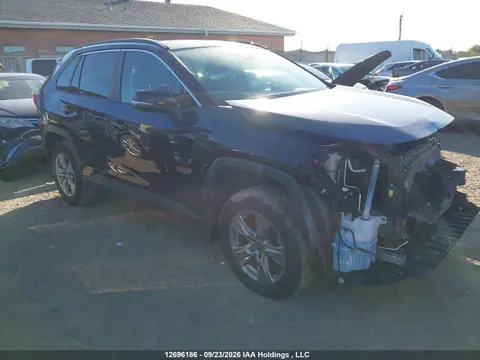 2T3R1RFV2NC301675 — 2022 Toyota RAV4, Передняя часть (Front), фото до ремонта
