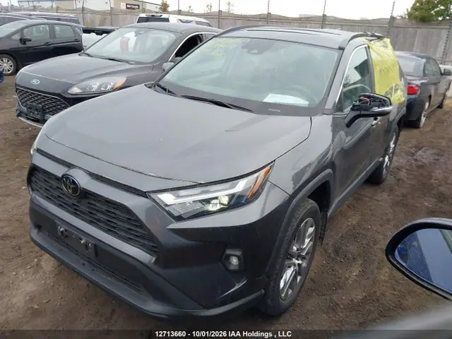 2T3R1RFV5PC353580 — 2023 Toyota RAV4, фото 2 с аукциона IAAI 14.10.2026, Левый бок