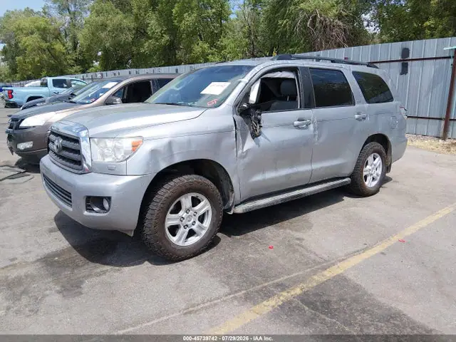 5TDBY5G11FS116987 — 2015 Toyota Sequoia SR5 5.7L V8, фото 2 с аукциона IAAI 01.10.2026, Левый и правый бока