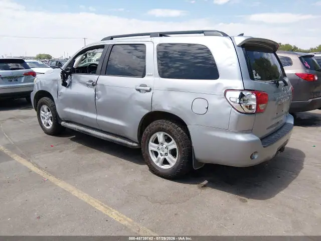 5TDBY5G11FS116987 — 2015 Toyota Sequoia SR5 5.7L V8, фото 3 с аукциона IAAI 01.10.2026, Левый и правый бока