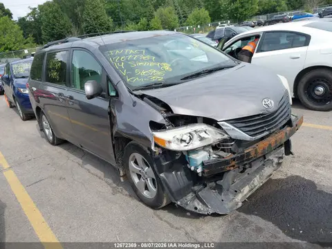 5TDKK3DC6ES516926 — 2014 Toyota Sienna LE 8 Passenger, Передняя часть (Front), фото до ремонта