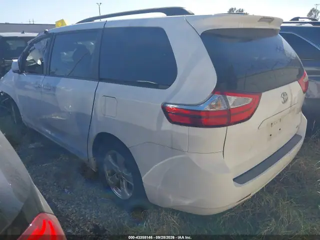 5TDKK3DC2FS612330 — 2015 Toyota Sienna LE 8 Passenger, фото 3 с аукциона IAAI 30.09.2026, Передняя часть