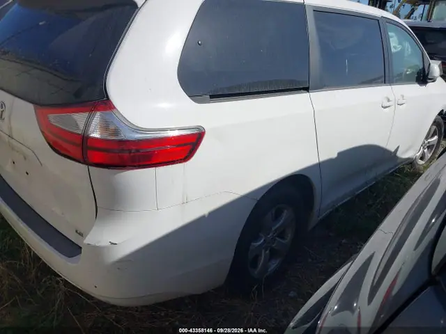 5TDKK3DC2FS612330 — 2015 Toyota Sienna LE 8 Passenger, фото 4 с аукциона IAAI 30.09.2026, Передняя часть