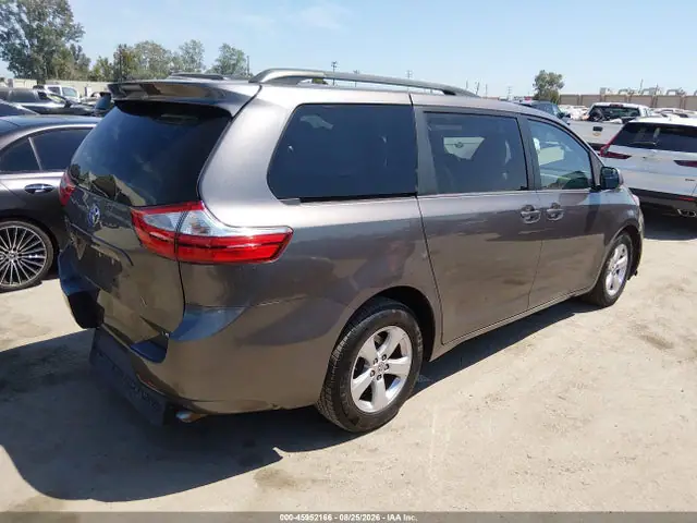 5TDKK3DC7FS604434 — 2015 Toyota Sienna LE 8 Passenger, фото 4 с аукциона IAAI 14.10.2026, Передняя часть слева