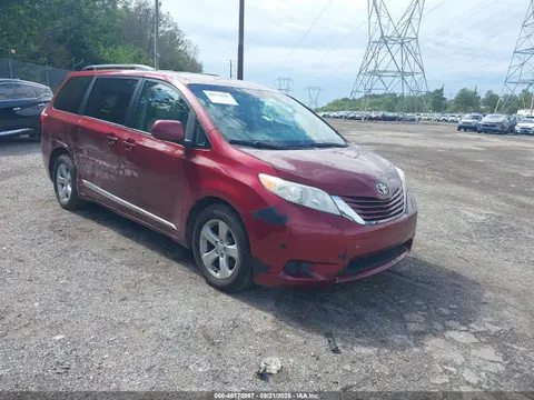 5TDKK3DC4FS571022 — 2015 Toyota Sienna LE 8 Passenger, Правый бок (Right Side), фото до ремонта