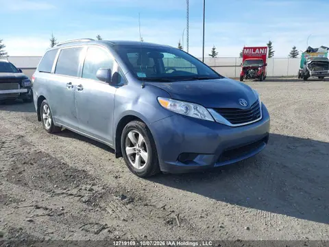 2014 Toyota SIENNA LE VIN 5TDKK3DC3ES494643 фото 1
