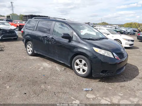 5TDKK3DC0FS590733 — 2015 Toyota Sienna LE, Задняя часть справа (Right Rear), фото до ремонта