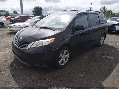 2015 Toyota SIENNA LE VIN 5TDKK3DC0FS590733 фото 2