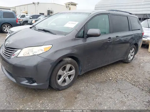 2015 Toyota SIENNA LE VIN 5TDKK3DC8FS628015 фото 2