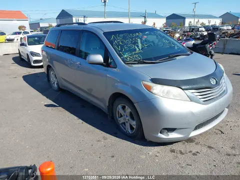 5TDKK3DC6GS698937 — 2016 Toyota Sienna LE, Задняя часть (Rear), фото до ремонта