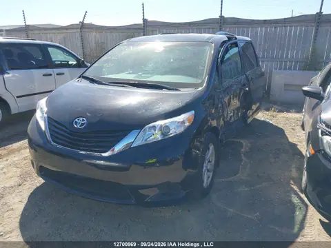 2017 Toyota SIENNA LE VIN 5TDKZ3DC2HS865484 фото 2