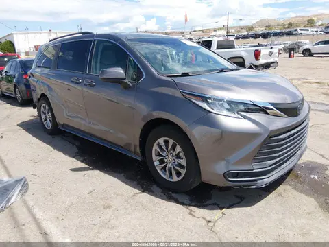 5TDKRKEC7MS011111 — 2021 Toyota Sienna LE, Задняя часть (Rear), фото до ремонта
