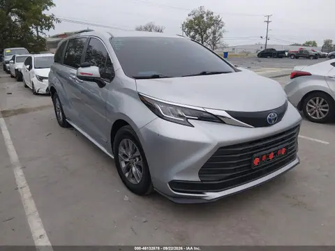 5TDKRKEC1MS005952 — 2021 Toyota Sienna LE, Задняя часть (Rear), фото до ремонта