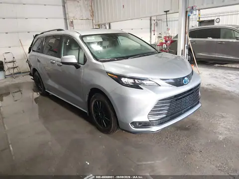 5TDKSKFC9SS187061 — 2025 Toyota Sienna LE, Задняя часть (Rear), фото до ремонта