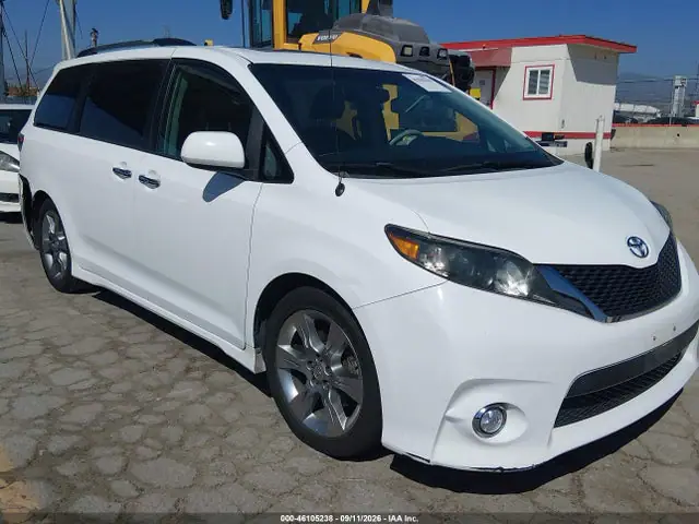 5TDXK3DC5ES436071 — 2014 Toyota Sienna SE 8 Passenger, Задняя часть (Rear), фото до ремонта