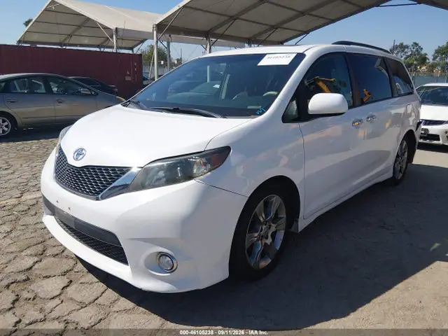 5TDXK3DC5ES436071 — 2014 Toyota Sienna SE 8 Passenger, фото 2 с аукциона IAAI 14.10.2026, Задняя часть