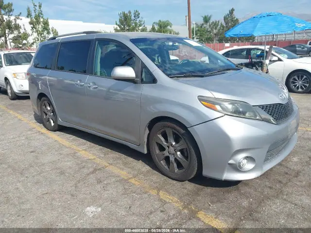 5TDXZ3DC7HS847875 — 2017 Toyota Sienna SE 8 Passenger, Естественный износ (Normal Wear & Tear), фото до ремонта
