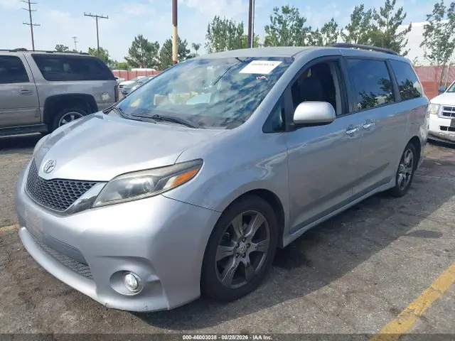5TDXZ3DC7HS847875 — 2017 Toyota Sienna SE 8 Passenger, фото 2 с аукциона IAAI 29.09.2026, Естественный износ