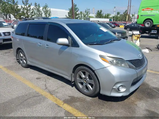 5TDXZ3DC5HS873360 — 2017 Toyota Sienna SE 8 Passenger, Естественный износ (Normal Wear & Tear), фото до ремонта