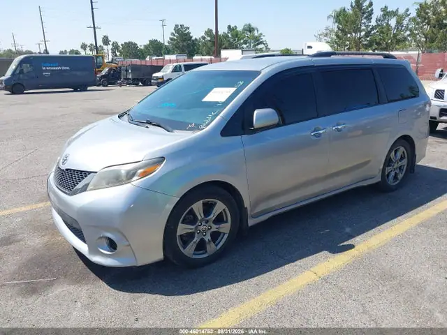 5TDXZ3DC5HS873360 — 2017 Toyota Sienna SE 8 Passenger, фото 2 с аукциона IAAI 29.09.2026, Естественный износ